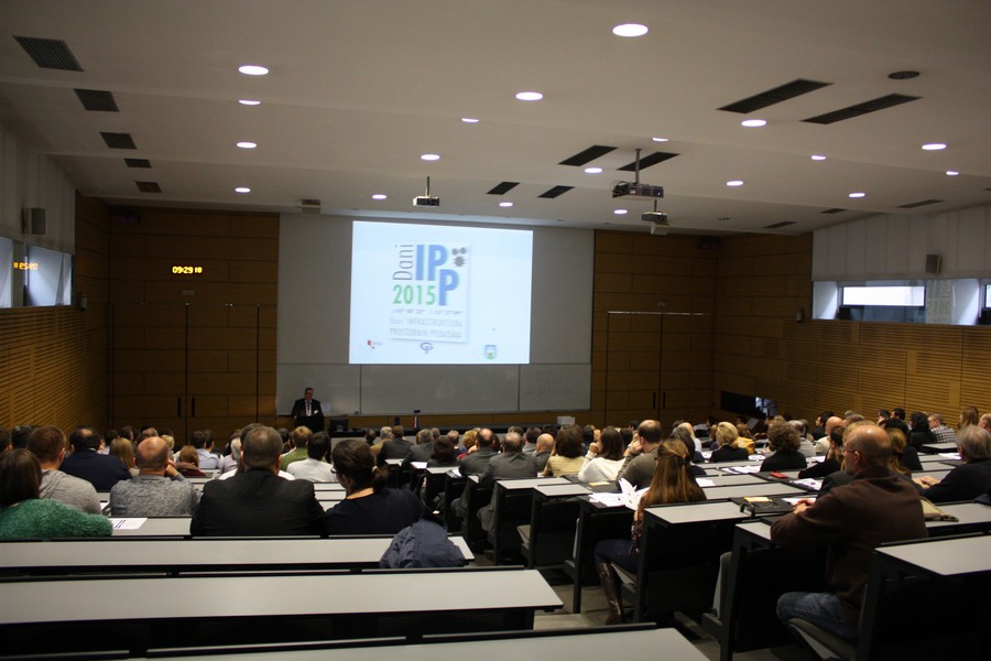 The picture shows one of the 20 presentations held throughout the IV session in the grand hall of the Faculty of Geodesy.